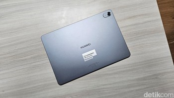 Tablet ini ditenagai chipset Snapdragon 7 Gen 1 yang dilengkapi dengan RAM 8GB dan memori internal 128GB.  Foto: Adi Fida Rahman/detikINET