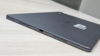 Tablet ini punya empat speaker dan port USB Type C. Foto: Adi Fida Rahman/detikINET