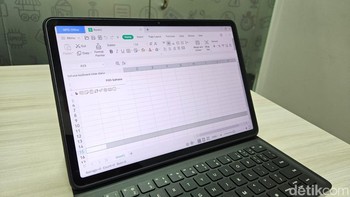 MatePad 11.5 sudah dilengkapi dengan sejumlah fitur dan aplikasi. Salah satunya aplikasi WPS sekelas PC yang memudahkan pengguna melakukan pengolahan dokumen kompleks seperti pivot table, VLOOKUP, Custom Margin, hingga Multi-Window layaknya di PC. Foto: Adi Fida Rahman/detikINET