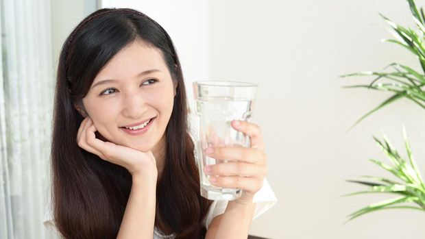 Ilustrasi Minum Air Putih