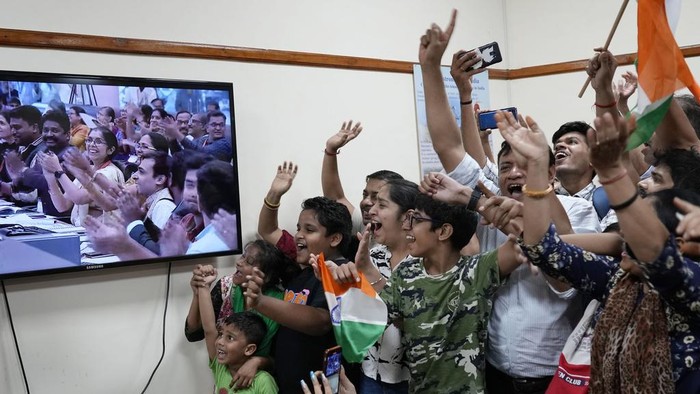 Schoolchildren cheer as they watch the successful landing of Chandrayaan-3, or “moon craft” in Sanskrit, at the Nehru Planetarium in New Delhi, India, Wednesday, Aug. 23, 2023. India has landed a spacecraft near the moon’s south pole, an unchartered territory that scientists believe could hold vital reserves of frozen water and precious elements, as the country cements its growing prowess in space and technology. (AP Photo/Manish Swarup)