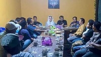 Selain itu output pembangunan desa dapat dilihat dari pemenuhan infrastruktur dasar, pembangunan sarana prasarana, pengembangan potensi ekonomi lokal, dan pemanfaatan SDA yang berkelanjutan. Ia melihat berbagai indikator tersebut belum dirasakan sepenuhnya oleh masyarakat desa Lombok.