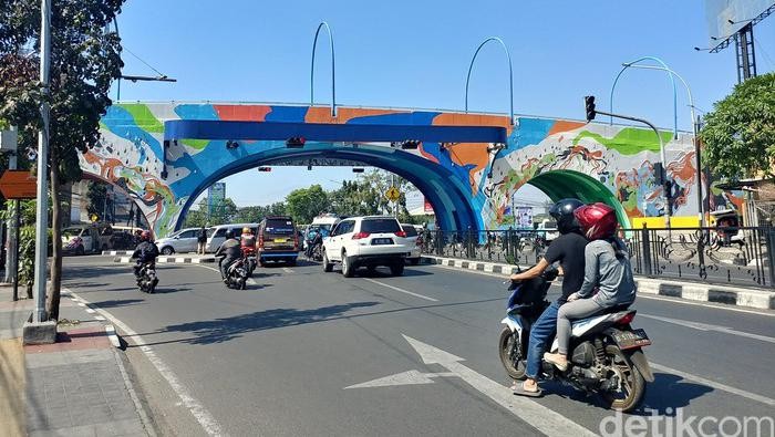Jembatan Pelangi, ikon di kawasan Antapani Kota Bandung.