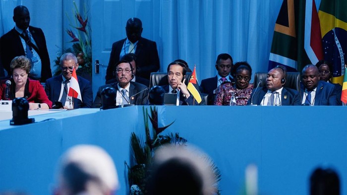 Presiden Joko Widodo (Jokowi) melanjutkan kunjungan kerjanya di Afrika dengan berkunjung ke Afrika Selatan, Kamis (24/8/2023). Di Afrika Selatan, Jokowi menghadiri KTT BRICS.