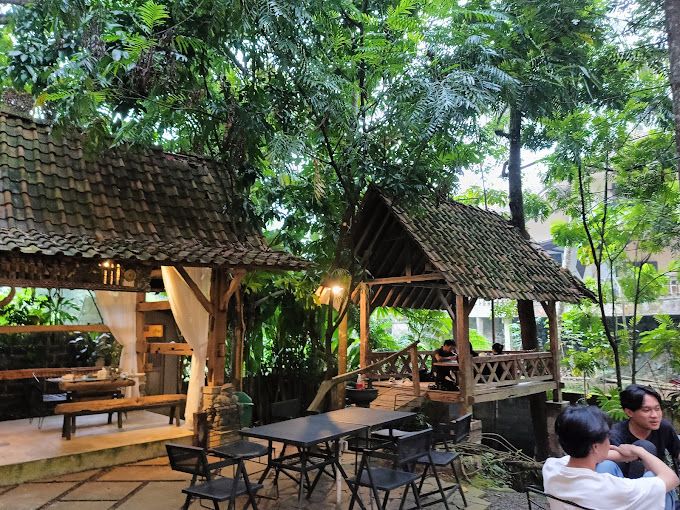 Kafe nuansa Bali di Bogor