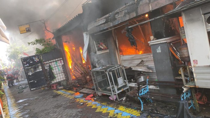 kebakaran di margorukun surabaya