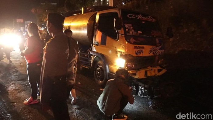 Kecelakaan karnaval ditabrak truk tangki di Pacet, Mojokerto