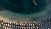 Salah satu pantai yang menjadi primadona adalah Pantai Ksamil.