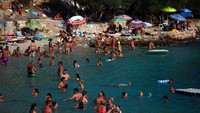 Sampai saat ini, Albania tetap tidak dikenal oleh sebagian besar wisatawan.