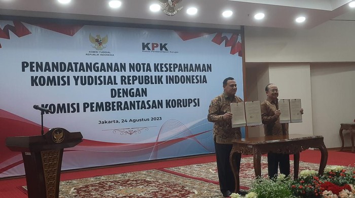 Ketua KPK Firli Bahuri dan Ketua KY Amzulian Rifai