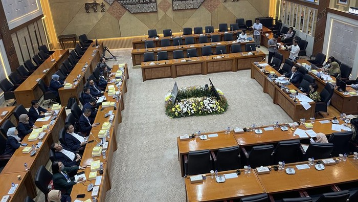 Komisi IX DPR RI menerima audiensi dari Perhimpunan Dokter Paru Indonesia (PDPI). Audiensi itu dilakukan untuk membahas polusi udara Jabodetabek yang dinilai kian memburuk.