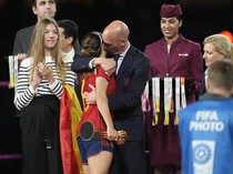 FIFA Investigasi Ulah Rubiales Pegang Kemaluan-Cium Pemain Timnas Putri Spanyol