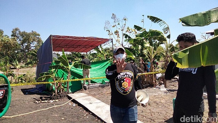 makam kuli panggul dibongkar