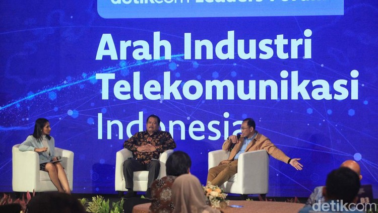 Melihat Sesi Kedua detikcom Leaders Forum Sesi kedua detikcom Leaders Forum Arah Industri Telekomunikasi Indonesia digelar di Jakarta. Sesi ini bertema Challenges and Solutions for Improving Connectivity.