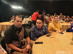 Melihat Sesi Pertama detikcom Leaders Forum