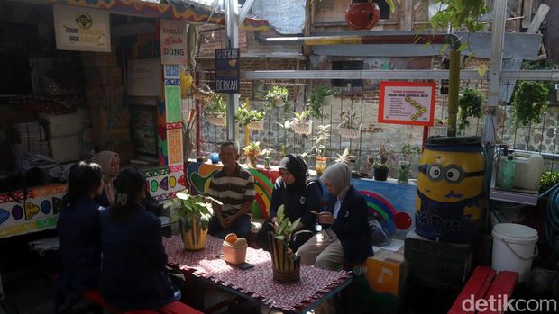 Menengok pengelolaan sampah di Kampung Cibunut, Kota Bandung.