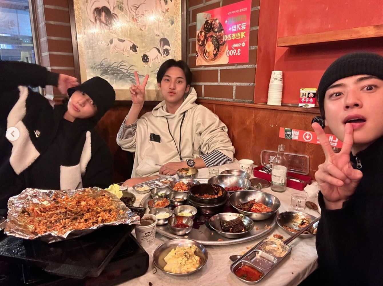 Momen Jungkook BTS, Cha Eun Woo ASTRO, dan Mingyu SEVENTEEN makan malam bersama