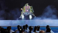 Arun Haryani, an enthusiast with his body painted in tri-colours reacts as he holds up a model of LVM3 M4 which was used in launching of Chandrayaan-3 spacecraft on the eve of its moon landing, in Ahmedabad, India, August 22, 2023. REUTERS/Amit Dave     TPX IMAGES OF THE DAY