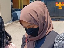 Oklin Fia Kini Tertunduk Lesu Usai Bikin Heboh Jilat Es Krim