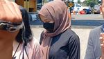 Oklin Fia Kini Tertunduk Lesu Usai Bikin Heboh Jilat Es Krim