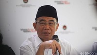Menteri Koordinator Pembangunan Manusia dan Kebudayaan (Menko PMK) Muhadjir Effendy memberikan keterangan pers mengenai acara Pawai Budaya Reog Ponorogo di Kemenko PMK, Jakarta, Kamis (24/8/2023). 
