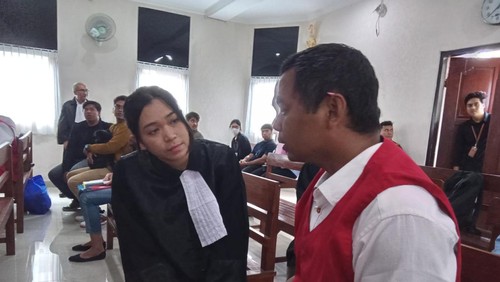 I Gede Wijaya (kanan), bos Uncle Benz Cafe yang membunuh bule Australia, Johnston McCallum Scott (41), Kamis (24/8/2023).