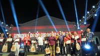 Masyarakat sudah memenuhi area Grha Bung Karno sejak maghrib untuk menyaksikan kemeriahaan penutupan acara. Foto: Dok. Pemkab Klaten