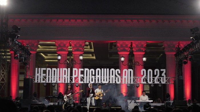 Pemkab Klaten menggelar Kenduri Pengawasan 2023 pada Rabu (23/8/2023). Acara tersebut ditutup dengan menggelar kegiatan musik, salah satunya diisi Guyon Waton. Pemkab Klaten menggelar Kenduri Pengawasan 2023 pada Rabu (23/8/2023). Acara tersebut ditutup dengan menggelar kegiatan musik, salah satunya diisi Guyon Waton.