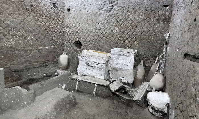 Penemuan kamar tidur budak Romawi dekat Pompeii