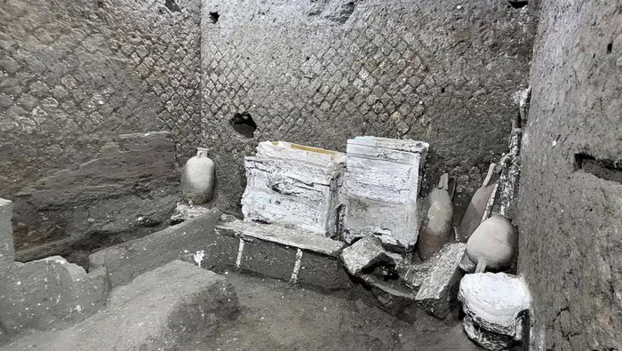 Penemuan kamar tidur budak Romawi dekat Pompeii