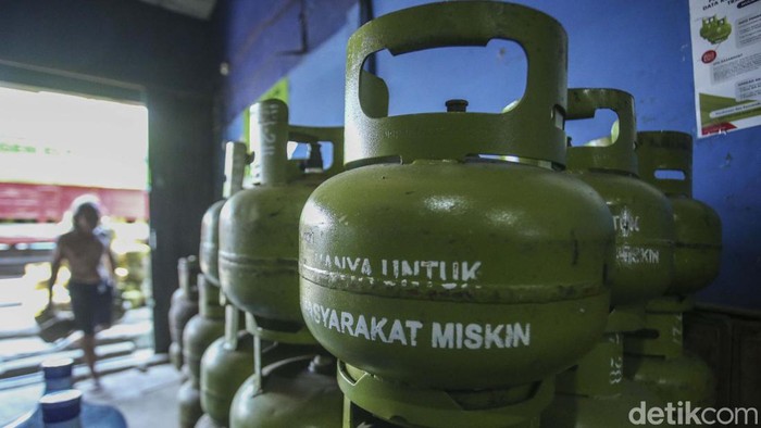 Kementerian ESDM akan mengatur pembelian LPG 3 kg dengan cara mendata dan mencocokkan data pengguna. Mulai 1 Januari 2024 pembeli LPG 3 kg harus bawa KTP.