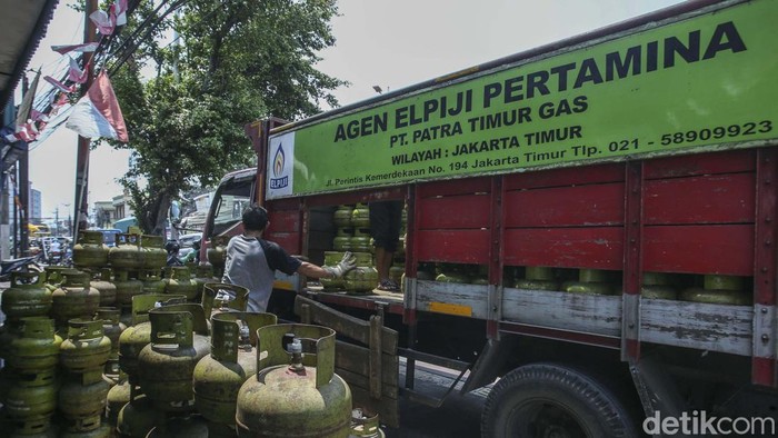 Kementerian ESDM akan mengatur pembelian LPG 3 kg dengan cara mendata dan mencocokkan data pengguna. Mulai 1 Januari 2024 pembeli LPG 3 kg harus bawa KTP.