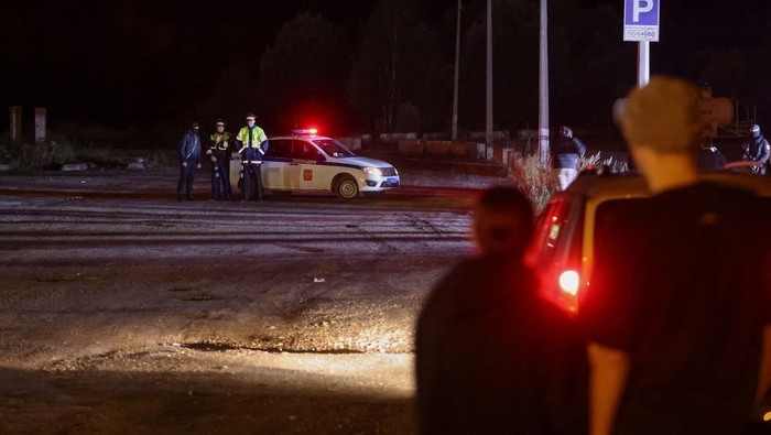 Police stand guard at a checkpoint on a road near the accident scene following the crash of a private jet linked to Wagner mercenary chief Yevgeny Prigozhin in the Tver region, Russia, August 24, 2023. REUTERS/Marina Lystseva