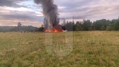 Pesawat Bos Wagner Jatuh dan Terbakar di Rusia