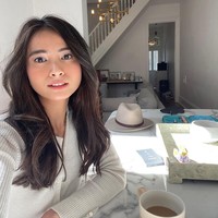 Acha Septriasa juga batal menikah dengan pria bernama Ditto Rukmana pada 2014. Hubungan keduanya kandas karena calon suaminya kala itu tersandung kasus narkoba. Pada 2016, Acha pun menikah dengan Vicky Kharisma dan telah dikaruniai seorang anak perempuan.  Foto: Instagram: @septriasaacha