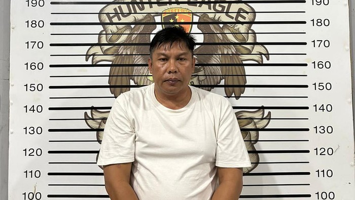 Pria nekat curi mobilnya sendiri di kantor polisi di Bandar Lampung.