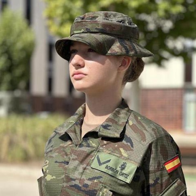 Putri Leonor yang baru berusia 17 mengikuti sekolah militer. Dia baru saja memulai pelatihannya dan akan melakukan training dan pendidikan militer selama tiga tahun. Foto: Dok. Royal Spain