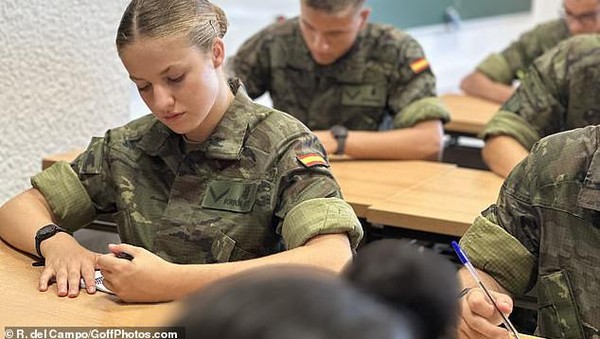 Gaya Calon Ratu Spanyol Ikut Militer, Biasa Tampil Elegan Kini Berseragam