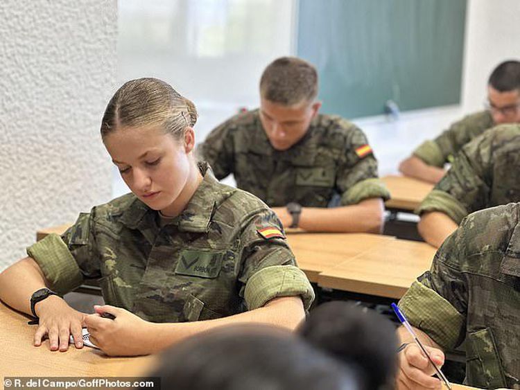 Gaya Calon Ratu Spanyol Ikut Militer, Biasa Tampil Elegan Kini Berseragam