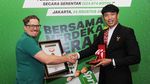 Rekor MURI untuk Pembagian Minuman Ringan Terbanyak