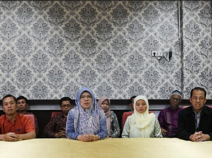 Rektro UIN Bukittinggi Ridha saat memberikan penjelasan terkait insiden penolakan Gubernur Sumbar Mahyeldi