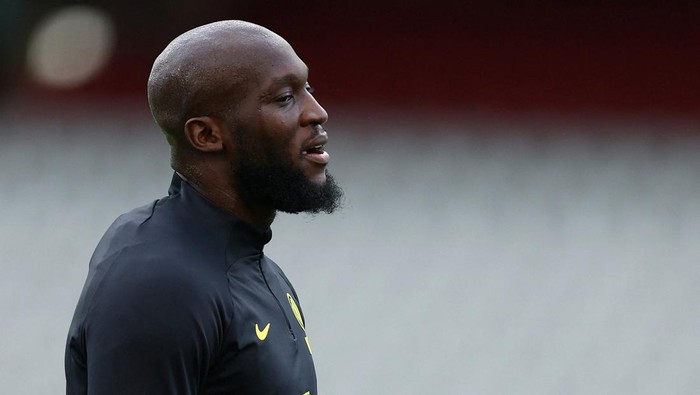 FILE PHOTO: Soccer Football - Champions League Final - Inter Milan Training - Ataturk Olympic Stadium, Istanbul, Turkey - June 9, 2023 Inter Milans Romelu Lukaku during training REUTERS/Molly Darlington/File Photo
