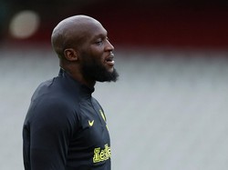 Romelu Lukaku. Saat menjalani masa peminjaman di Inter Milan musim 2022/2023, Lukaku sempat dapat tawaran wah dari Al Hilal. Tapi Lukaku, yang kini merumput di Napoli, menolak tawaran itu untuk kembali ke Chelsea. Foto: REUTERS/MOLLY DARLINGTON