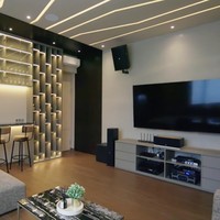 Tahun lalu dalam sebuah wawancara, mereka menyebut kediaman yang tempati merupakan hasil renovasi besar-besaran dari rumah lama mereka. “Kami banyak mencari referensi dari internet, setelah itu kami sampaikan ke arsitek,” kata Susan di salah satu konten YouTube DMC Architect & Interior Studio, konsultan arsitektur andalan mereka. (Foto: YouTube/DMC Architect & Interior Studio)