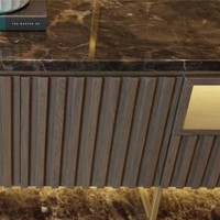 Meski berdesain minimalis, interior sarat akan detail sehingga jauh dari kesan monoton. (Foto: YouTube/DMC Architect & Interior Studio)