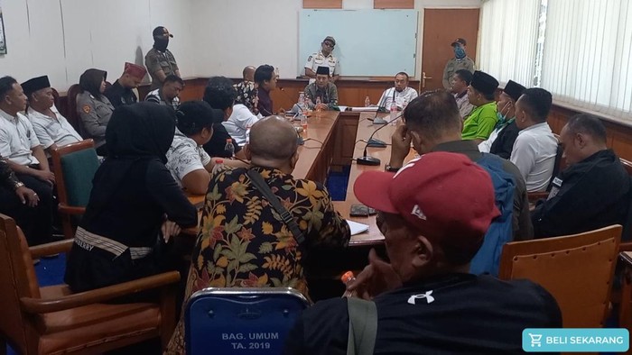 Sekda Sampang menemui perwakilan pedagang pasar