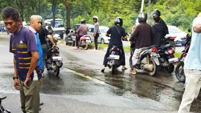 Tangkapan layar tumpahan minyak di Jalan Letjen Suprapto, Batam.(Foto: Istimewa)