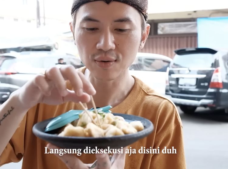 Tatangga! Rafael Tan Puas Kulineran Kue Tapel hingga Docang di Cirebon