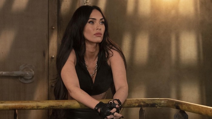 Cuplikan adegan Megan Fox di The Expendables 4.