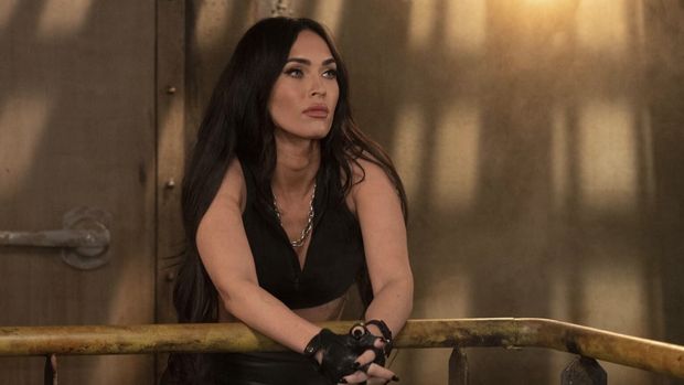 Cuplikan adegan Megan Fox di The Expendables 4.